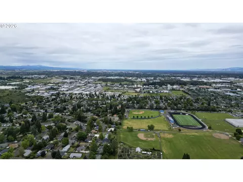 2400 S Louis Ln, Eugene, OR 97405 photo 4