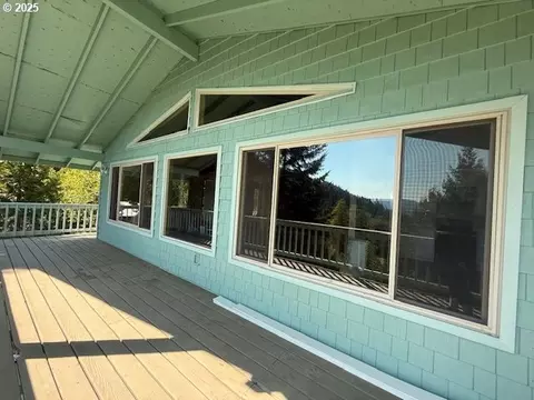 1604 Spring Brook Rd, Myrtle Creek, OR 97457