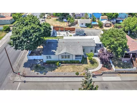 104 W 13th St, The Dalles, OR 97058