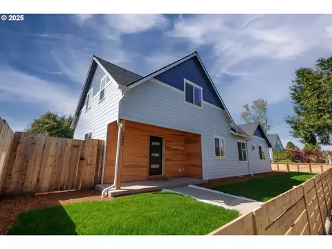 535 E St, Independence, OR 97351