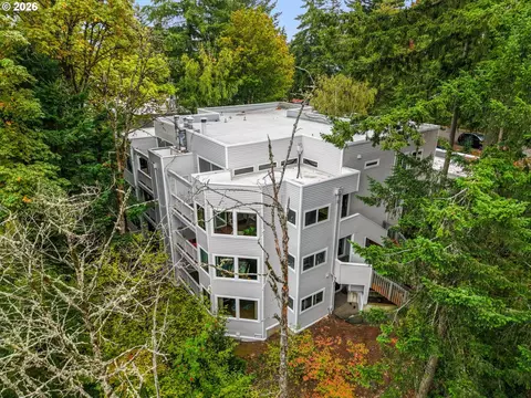 48 Eagle Crest Dr #1A, Lake Oswego, OR 97035