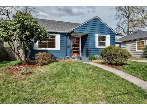 8729 SE Washington St, Portland, OR 97216