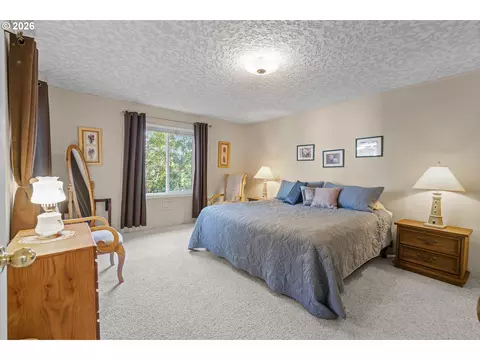 Bedroom - 2915 NE Loop Dr, Otis, OR 97368 photo 4 of 6