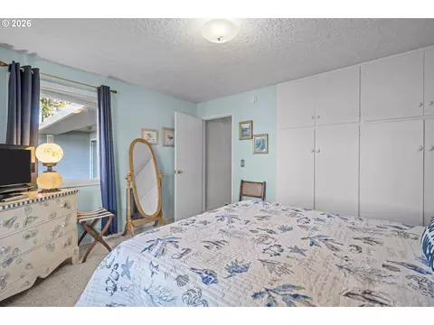 Bedroom - 2915 NE Loop Dr, Otis, OR 97368 photo 6 of 6