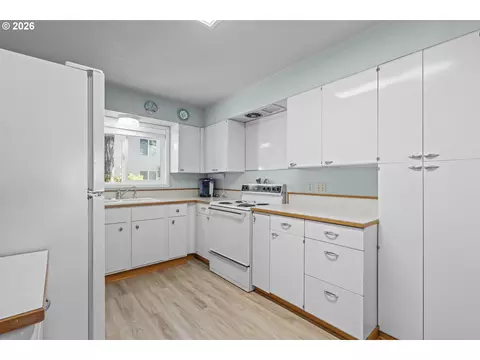 Kitchen - 2915 NE Loop Dr, Otis, OR 97368 photo 4 of 7