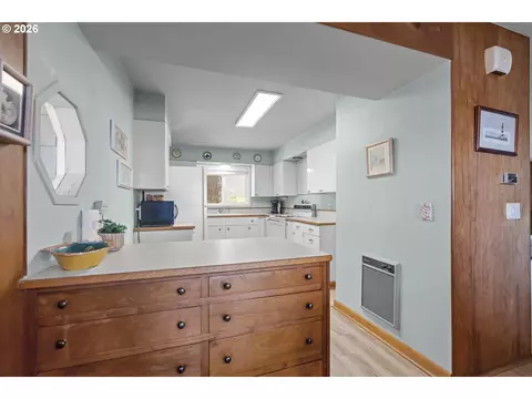 Kitchen - 2915 NE Loop Dr, Otis, OR 97368 photo 2 of 7