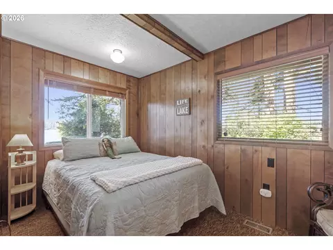 Bedroom - 2915 NE Loop Dr, Otis, OR 97368 photo 2 of 6