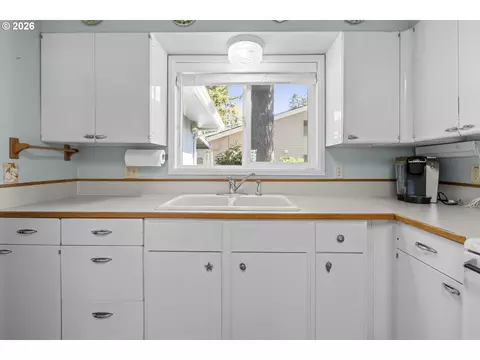Kitchen - 2915 NE Loop Dr, Otis, OR 97368 photo 5 of 7