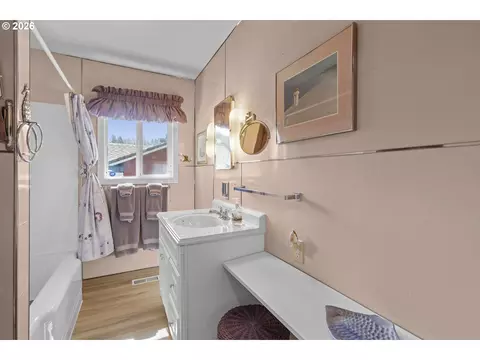 Bath - 2915 NE Loop Dr, Otis, OR 97368 photo 3 of 4