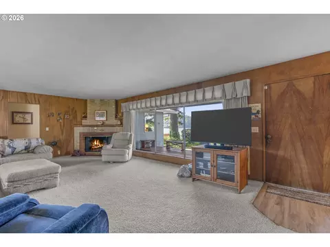 Living - 2915 NE Loop Dr, Otis, OR 97368 photo 2 of 5