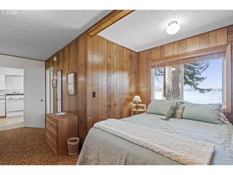 Bedroom - 2915 NE Loop Dr, Otis, OR 97368 photo 3 of 6