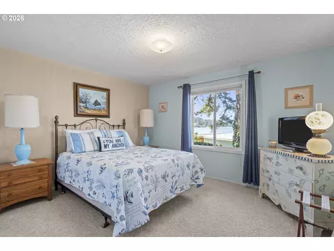 Bedroom - 2915 NE Loop Dr, Otis, OR 97368 photo 5 of 6