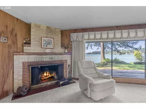 Living - 2915 NE Loop Dr, Otis, OR 97368 photo 5 of 5