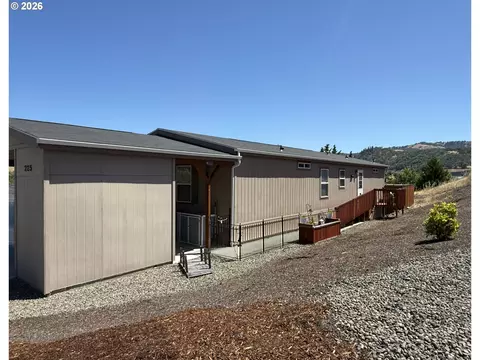 225 Nestucca Ln, Roseburg, OR 97471