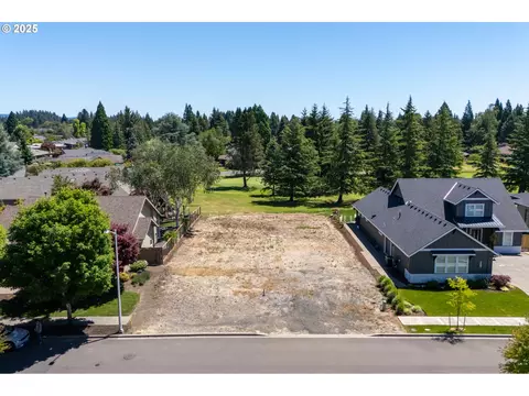 2242 NW Victoria Dr, Mcminnville, OR 97128