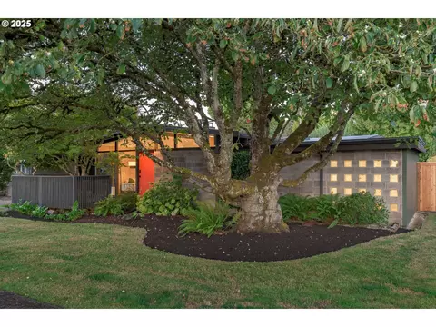 278 Hambletonian Dr, Eugene, OR 97401