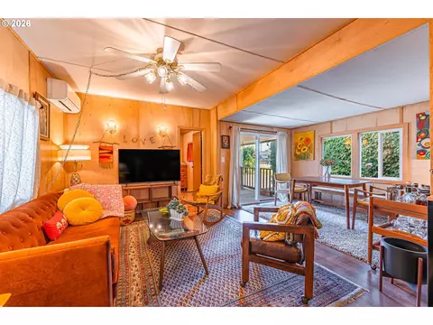 Living - 501 Division Ave #28, Eugene, OR 97404 photo 1 of 2