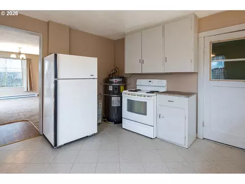 Kitchen - 89805 Sprague Rd, Eugene, OR 97408 photo 6 of 6