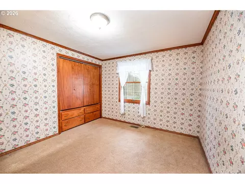 Bedroom - 89805 Sprague Rd, Eugene, OR 97408 photo 4 of 10