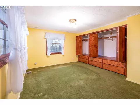 Bedroom - 89805 Sprague Rd, Eugene, OR 97408 photo 2 of 10