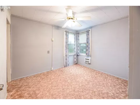 Bedroom - 89805 Sprague Rd, Eugene, OR 97408 photo 9 of 10