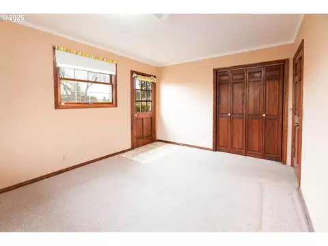 Bedroom - 89805 Sprague Rd, Eugene, OR 97408 photo 1 of 10