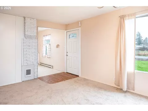 Living - 89805 Sprague Rd, Eugene, OR 97408 photo 6 of 8