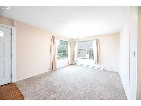 Living - 89805 Sprague Rd, Eugene, OR 97408 photo 7 of 8