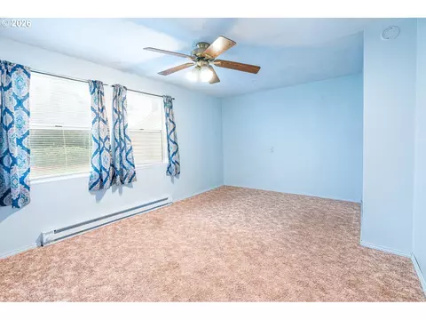 Bedroom - 89805 Sprague Rd, Eugene, OR 97408 photo 7 of 10