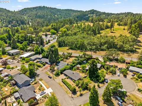 View/Area - 4080 Oak St, Eugene, OR 97405 photo 4 of 4