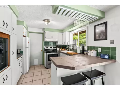 Kitchen - 4080 Oak St, Eugene, OR 97405 photo 1 of 3