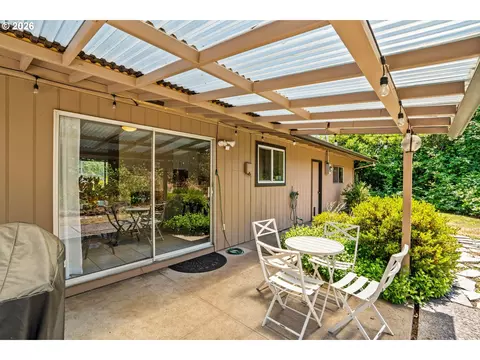 Exterior - 4080 Oak St, Eugene, OR 97405 photo 5 of 9