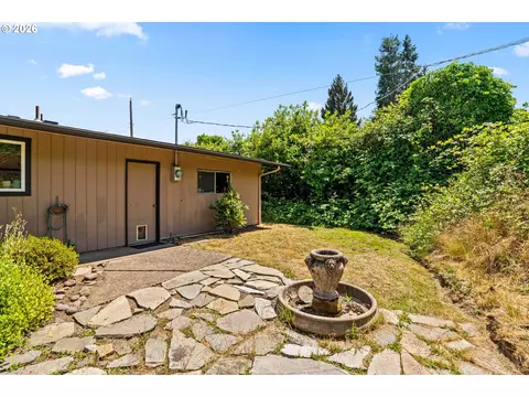 Exterior - 4080 Oak St, Eugene, OR 97405 photo 6 of 9