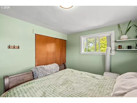 Bedroom - 4080 Oak St, Eugene, OR 97405 photo 4 of 4