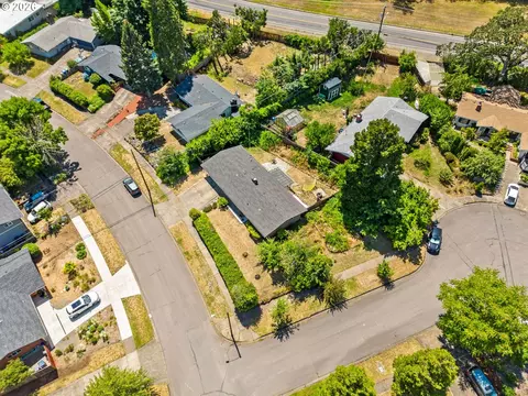 View/Area - 4080 Oak St, Eugene, OR 97405 photo 2 of 4
