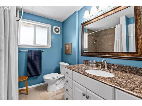 Bath - 4080 Oak St, Eugene, OR 97405 photo 1 of 1