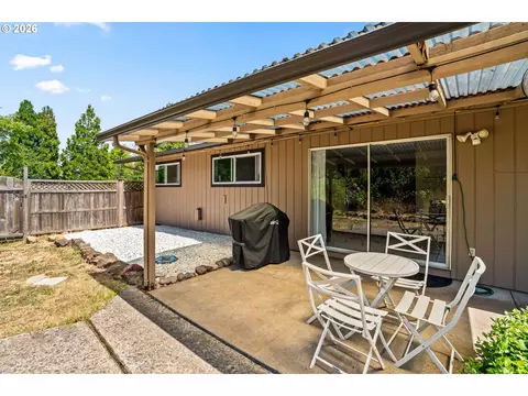 Exterior - 4080 Oak St, Eugene, OR 97405 photo 9 of 9