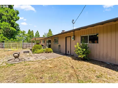 Exterior - 4080 Oak St, Eugene, OR 97405 photo 8 of 9