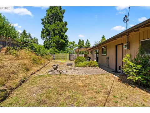 Exterior - 4080 Oak St, Eugene, OR 97405 photo 7 of 9