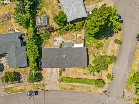 View/Area - 4080 Oak St, Eugene, OR 97405 photo 1 of 4