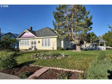 110 N Holmes St, Enterprise, OR 97828
