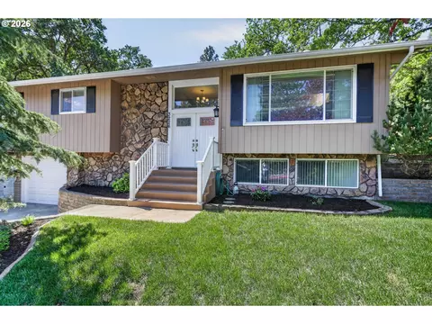 3226 W 12th St, The Dalles, OR 97058