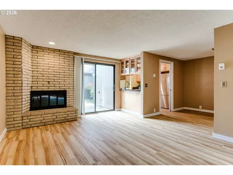 Living - 127 Westbrook Way, Eugene, OR 97405 photo 5 of 6