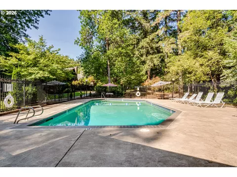 Exterior - 127 Westbrook Way, Eugene, OR 97405 photo 11 of 11