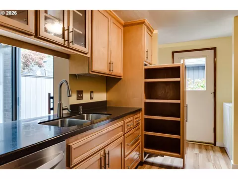 Kitchen - 127 Westbrook Way, Eugene, OR 97405 photo 3 of 5