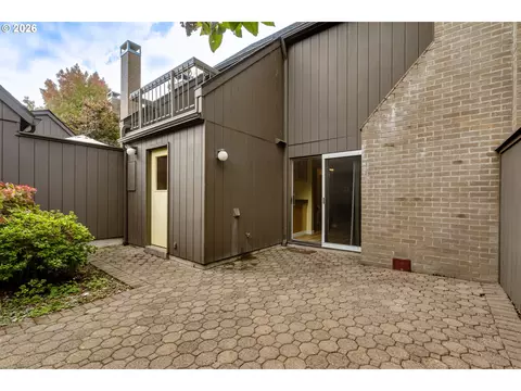 Exterior - 127 Westbrook Way, Eugene, OR 97405 photo 5 of 11