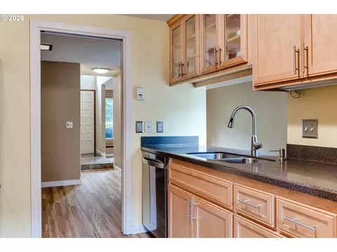 Kitchen - 127 Westbrook Way, Eugene, OR 97405 photo 5 of 5