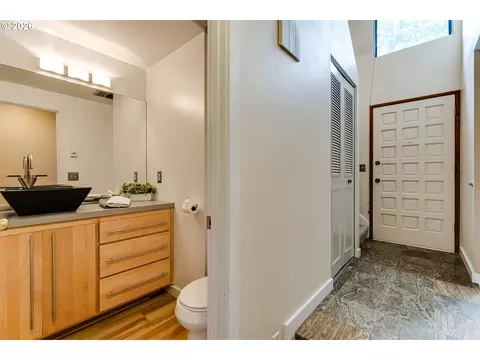 Bath - 127 Westbrook Way, Eugene, OR 97405 photo 1 of 4