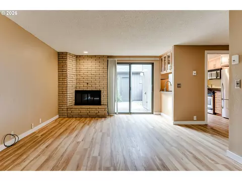 Living - 127 Westbrook Way, Eugene, OR 97405 photo 4 of 6