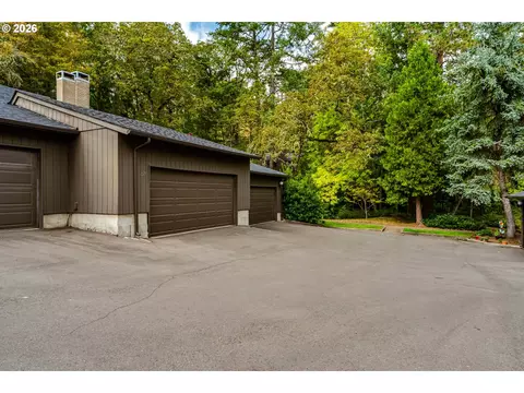Exterior - 127 Westbrook Way, Eugene, OR 97405 photo 7 of 11